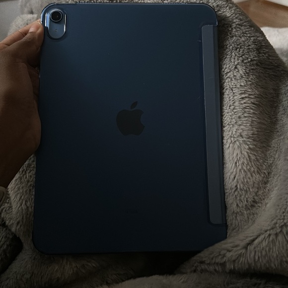 iPad 10th generation with a case and screen protector also the original box